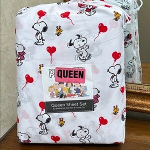 Peanuts Queen Sheet Set - Snoopy & Woodstock. White, Red, Pink, yellow and black